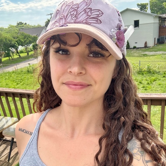 Meet your Posher, Tiffany - Picture 2 of 6